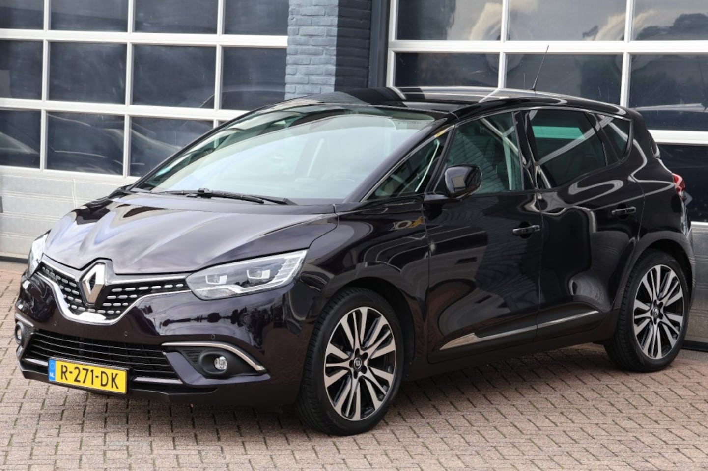 Renault Scénic - 1.2 TCe Initiale Paris 1.2 TCe Initiale Paris, leder, pano, navi etc. etc. - AutoWereld.nl