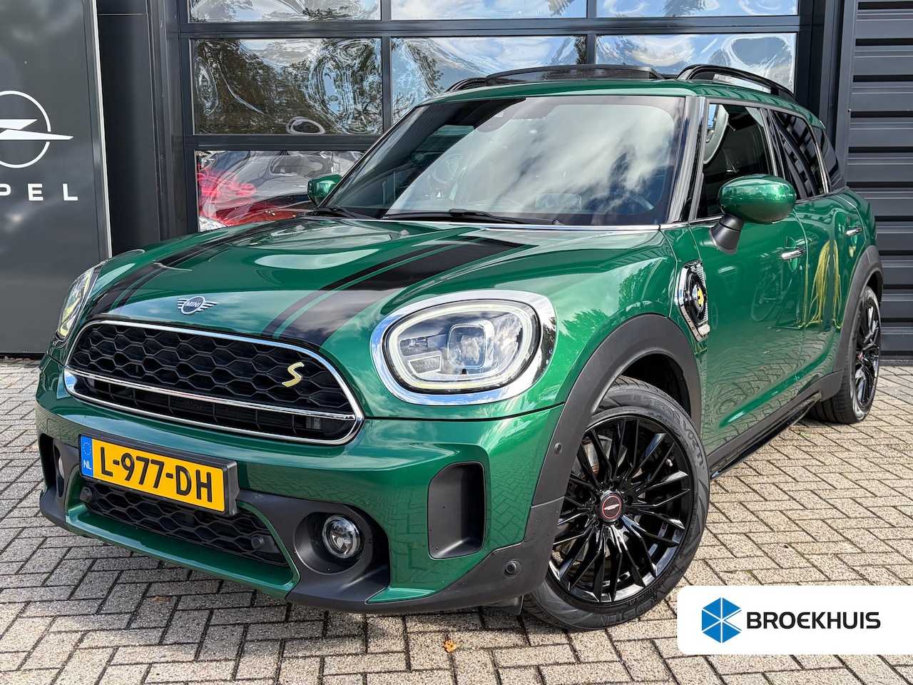 MINI Countryman - 1.5 Cooper S E ALL4 220 PK Chili JCW | TREKHAAK AFNB.| ELEK. SCHUIF-/KANTELDAK| JOHN COOPE - AutoWereld.nl