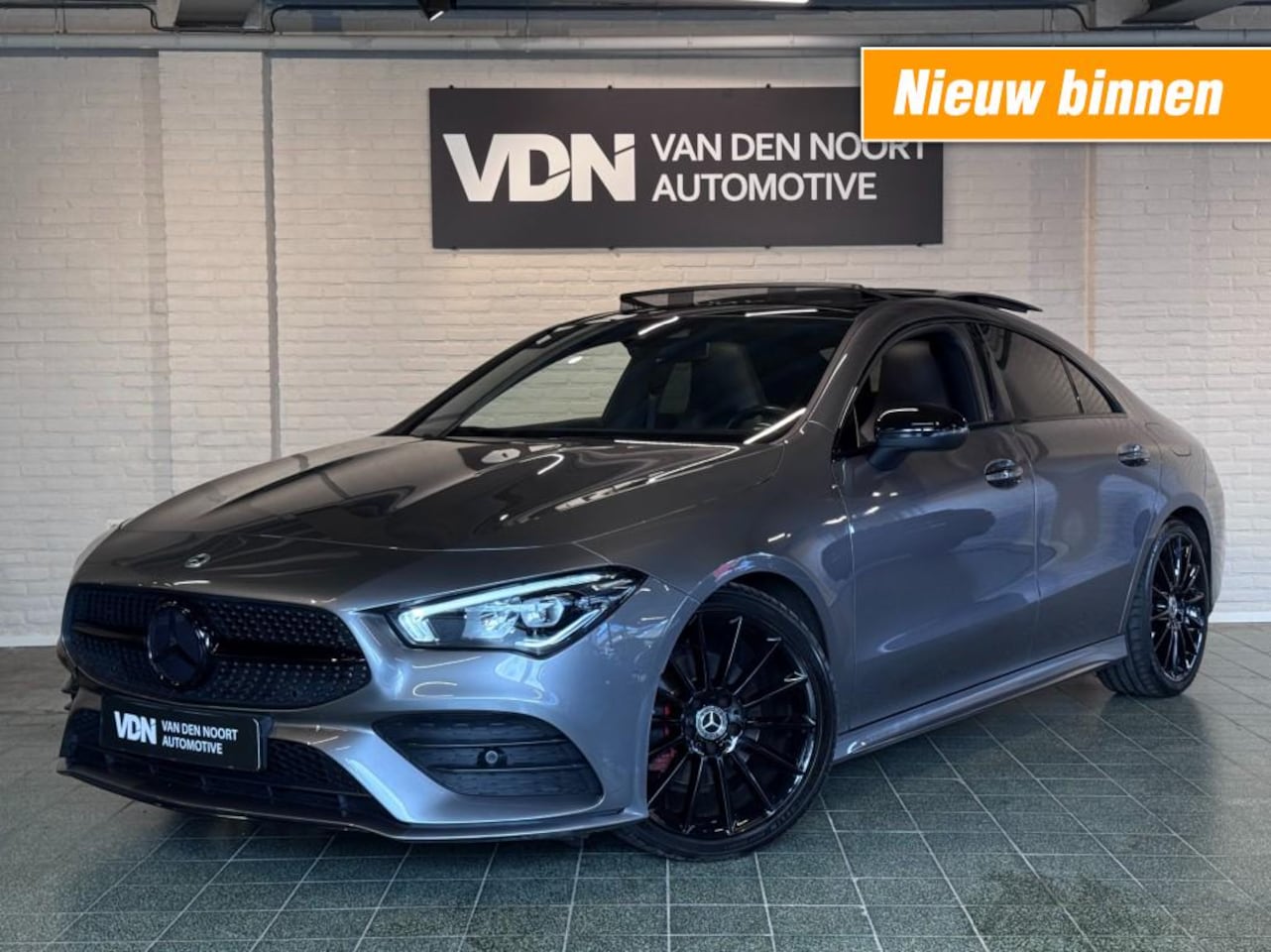 Mercedes-Benz CLA-Klasse - 180 AMG Night Pano Camera Sfeerv Stoelv 19'' - AutoWereld.nl