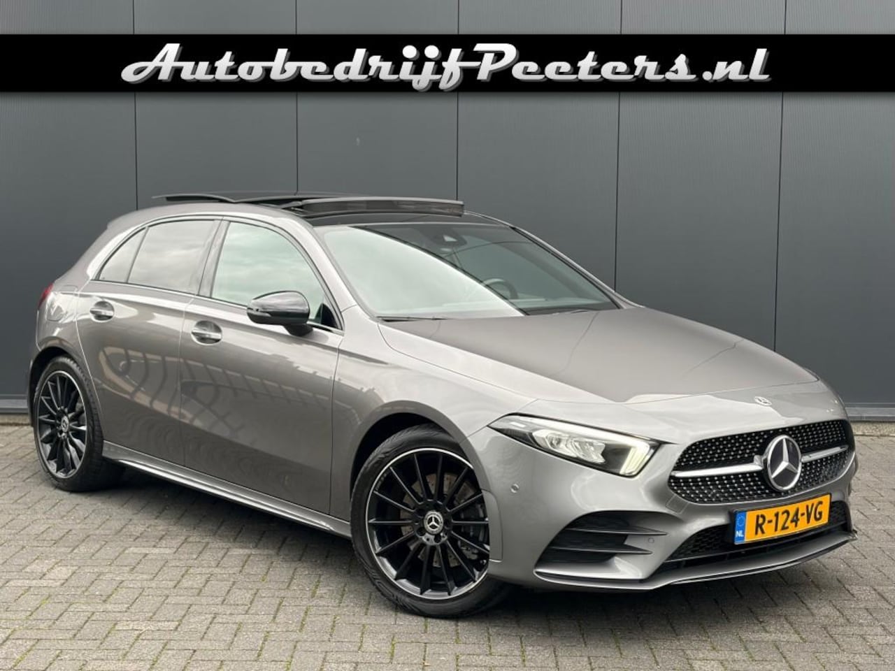 Mercedes-Benz A-klasse - A 250e AMG Night Pano Sfeerlicht Leder Camera MBUX+ Afn.Trekhaak - AutoWereld.nl