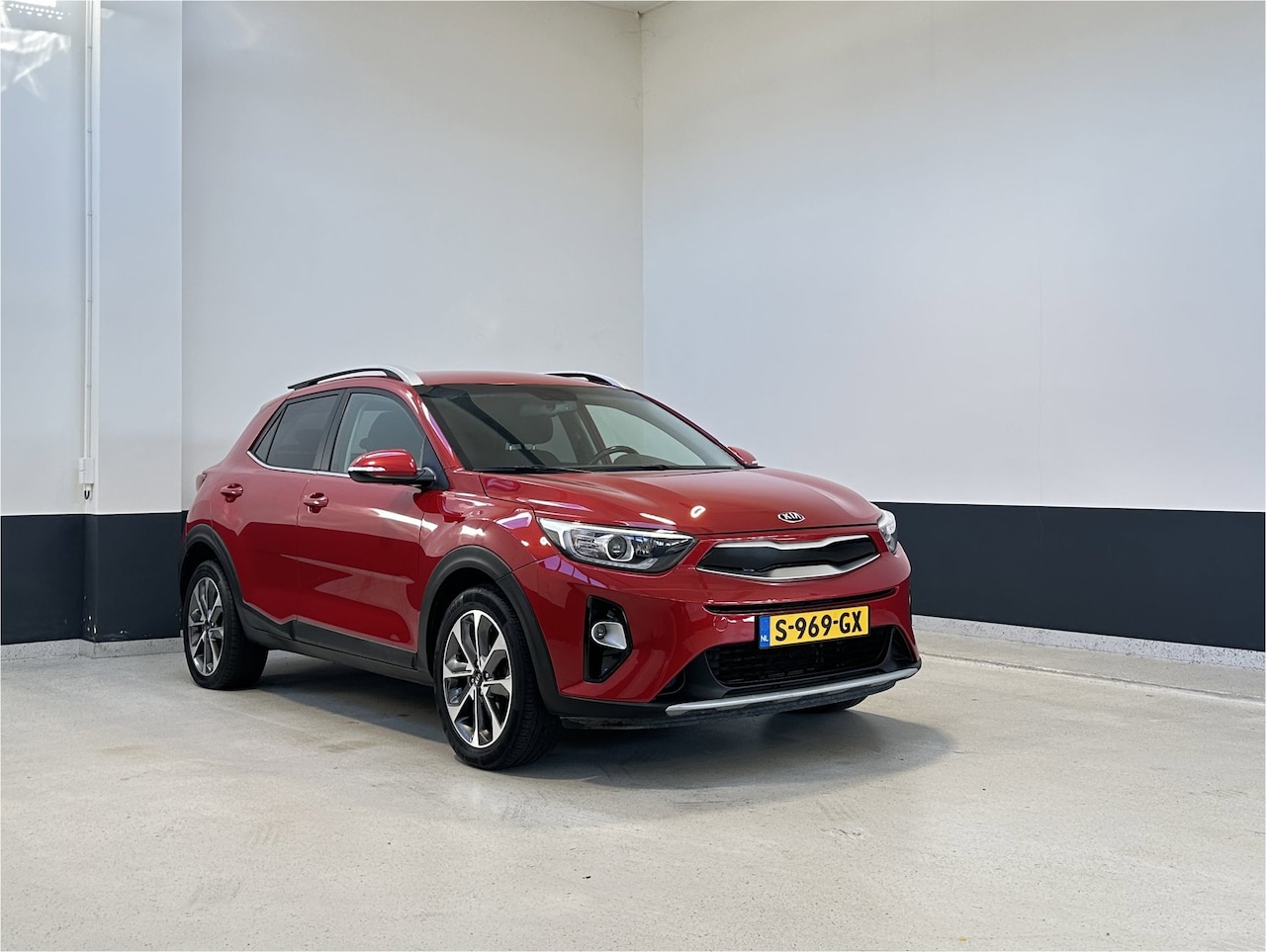 Kia Stonic - 1.0 T-GDi DynamicPlusLine| Apple Carplay/Android Auto | Camera | Lm velgen | PDC | - AutoWereld.nl