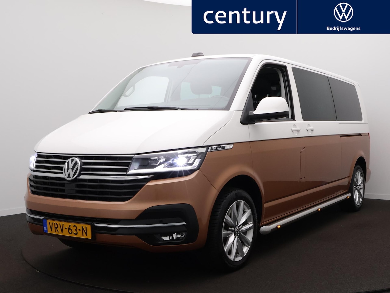 Volkswagen Transporter - 2.0 TDI L2H1 32 DC Bulli Automaat - Navigatie - Trekhaak- Camera - 2x schuifdeur - LED - S - AutoWereld.nl
