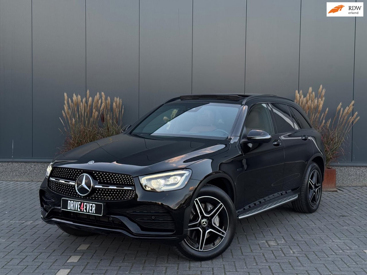 Mercedes-Benz GLC-klasse - 300e 4MATIC AMG FULL PANO|LEDER|NAVI|LED - AutoWereld.nl
