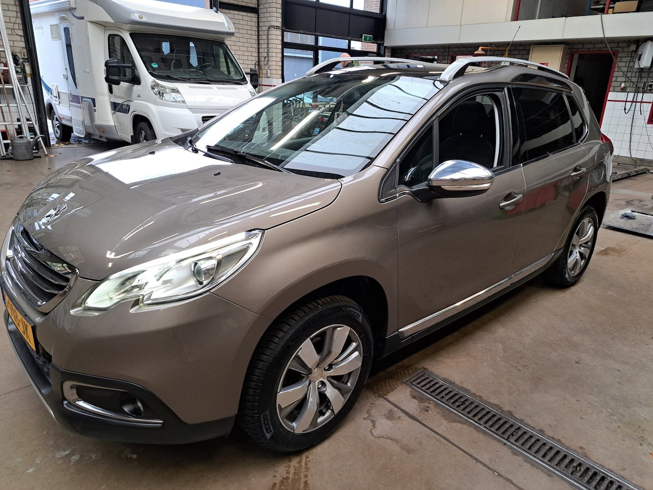Peugeot 2008 - 1.2 PURETECH CROSSWAY NIEUWSTAAT NIEUWE DIST RIEM NIEUWE BANDEN - AutoWereld.nl