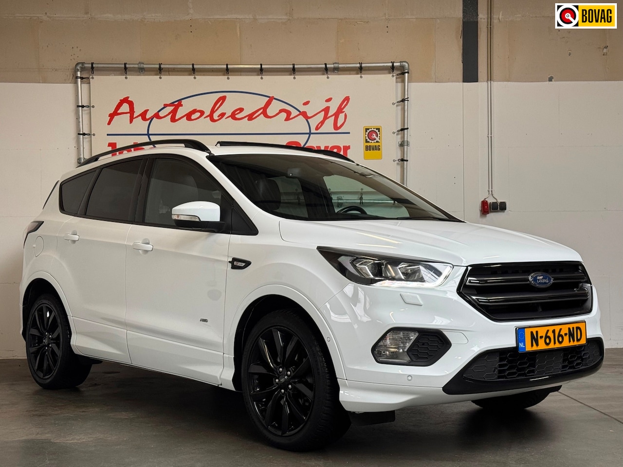 Ford Kuga - 1.5 Titanium 4WD|ST-line|Pano Schuifdak|Stoel/Stuurverwarming|Camera|Climate| - AutoWereld.nl