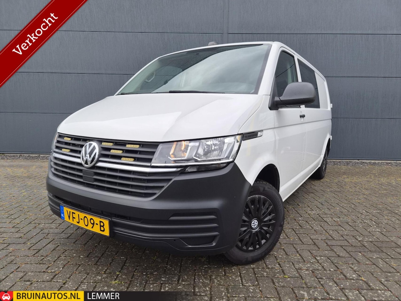 Volkswagen Transporter - 2.0 TDI L2H1 DC Airco Navi Cam 110pk - AutoWereld.nl