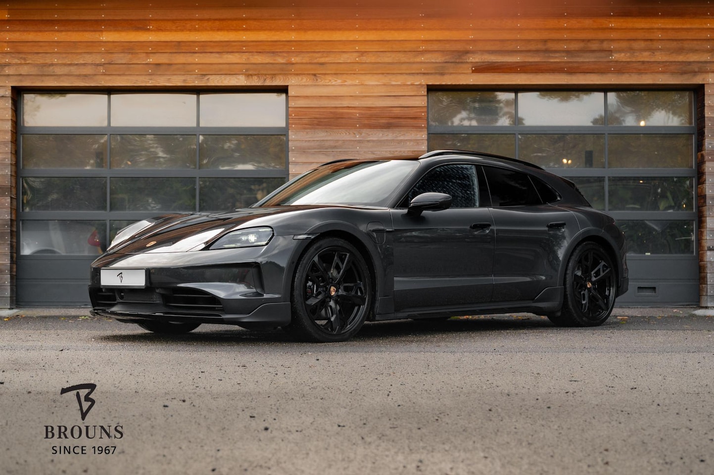 Porsche Taycan Cross Turismo - 4 105 kWh | Nieuw prijs 143.610,- | Off Road Design Pakket - AutoWereld.nl