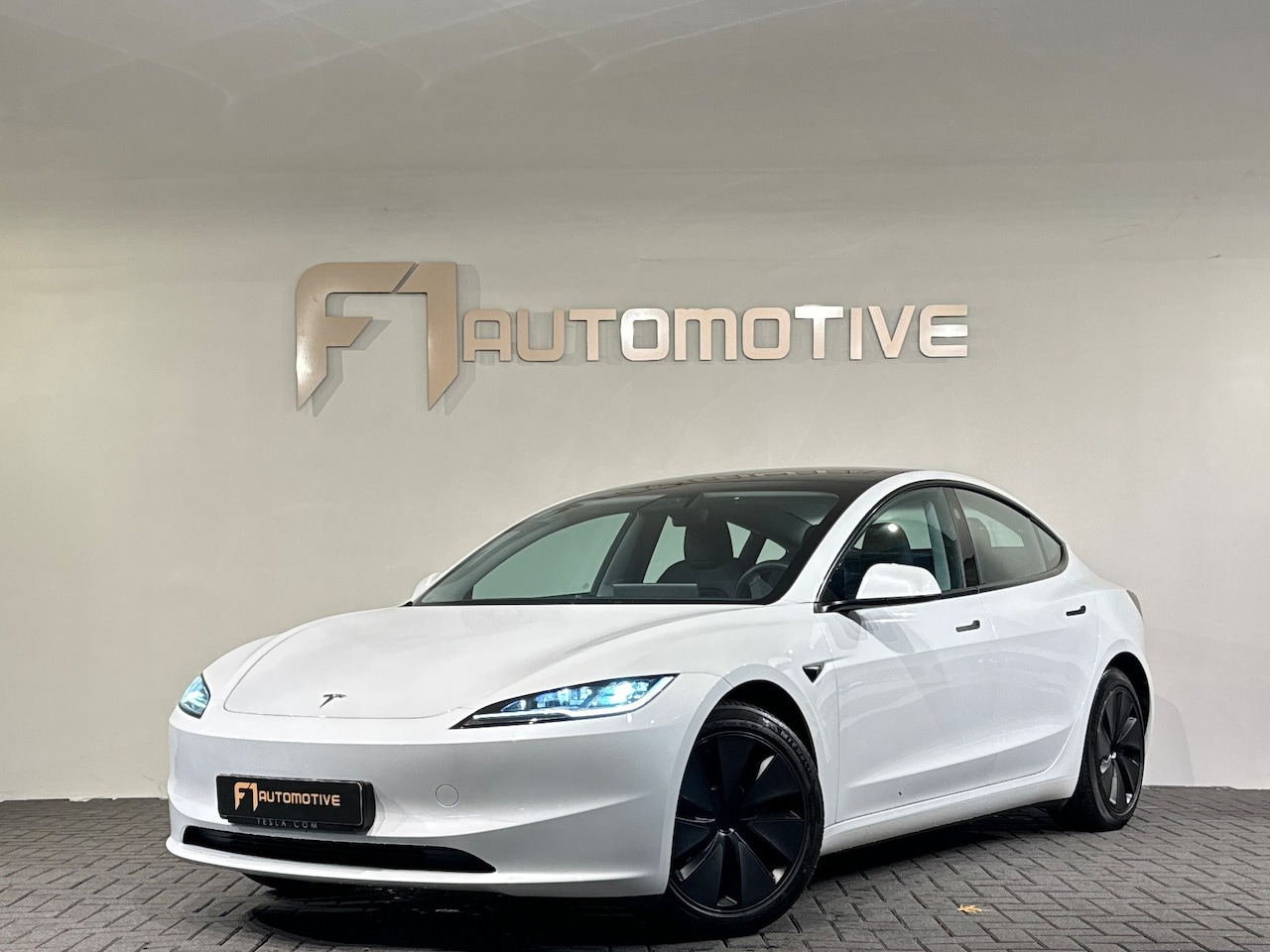 Tesla Model 3 - RWD 60 kWh 94% Pano|Self-Drive|Stoelventilatie|Camera - AutoWereld.nl