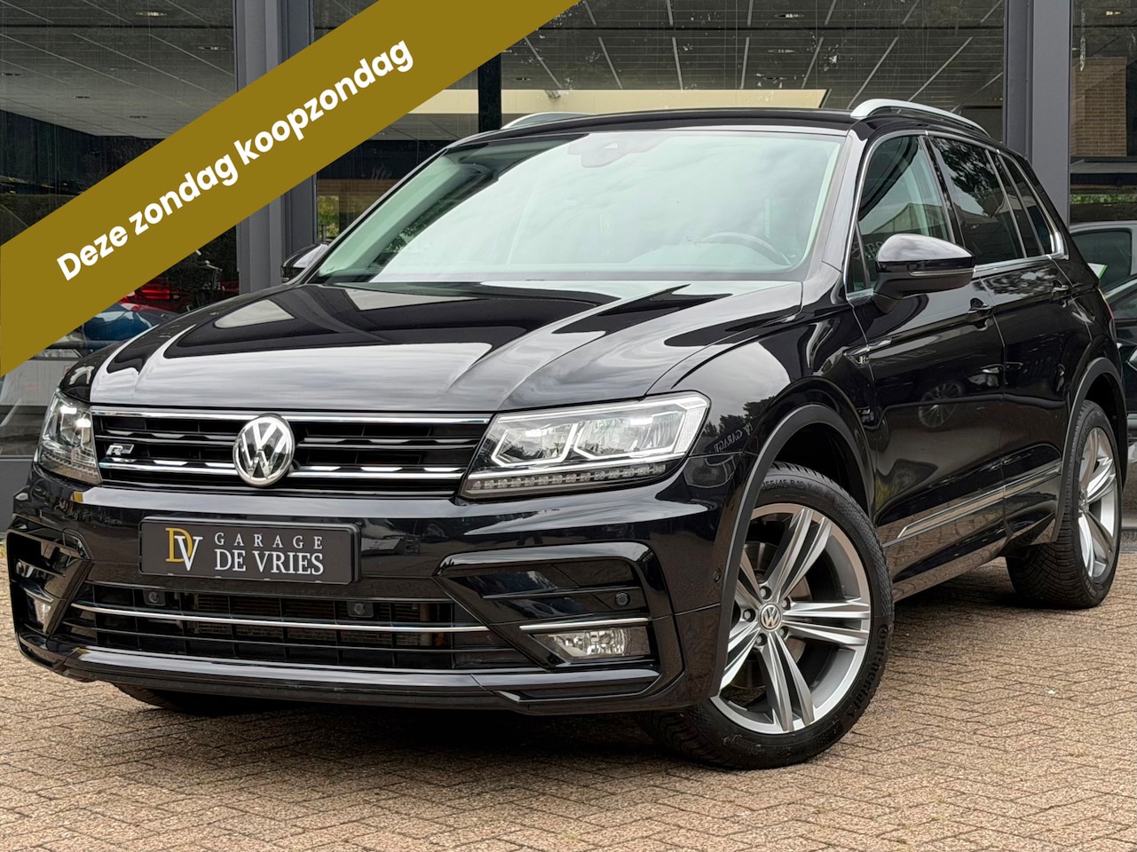 Volkswagen Tiguan - 2.0 TSI 4Motion R-Line DSG ACC Lane Camera Elektrische Trekhaak Garantie - AutoWereld.nl