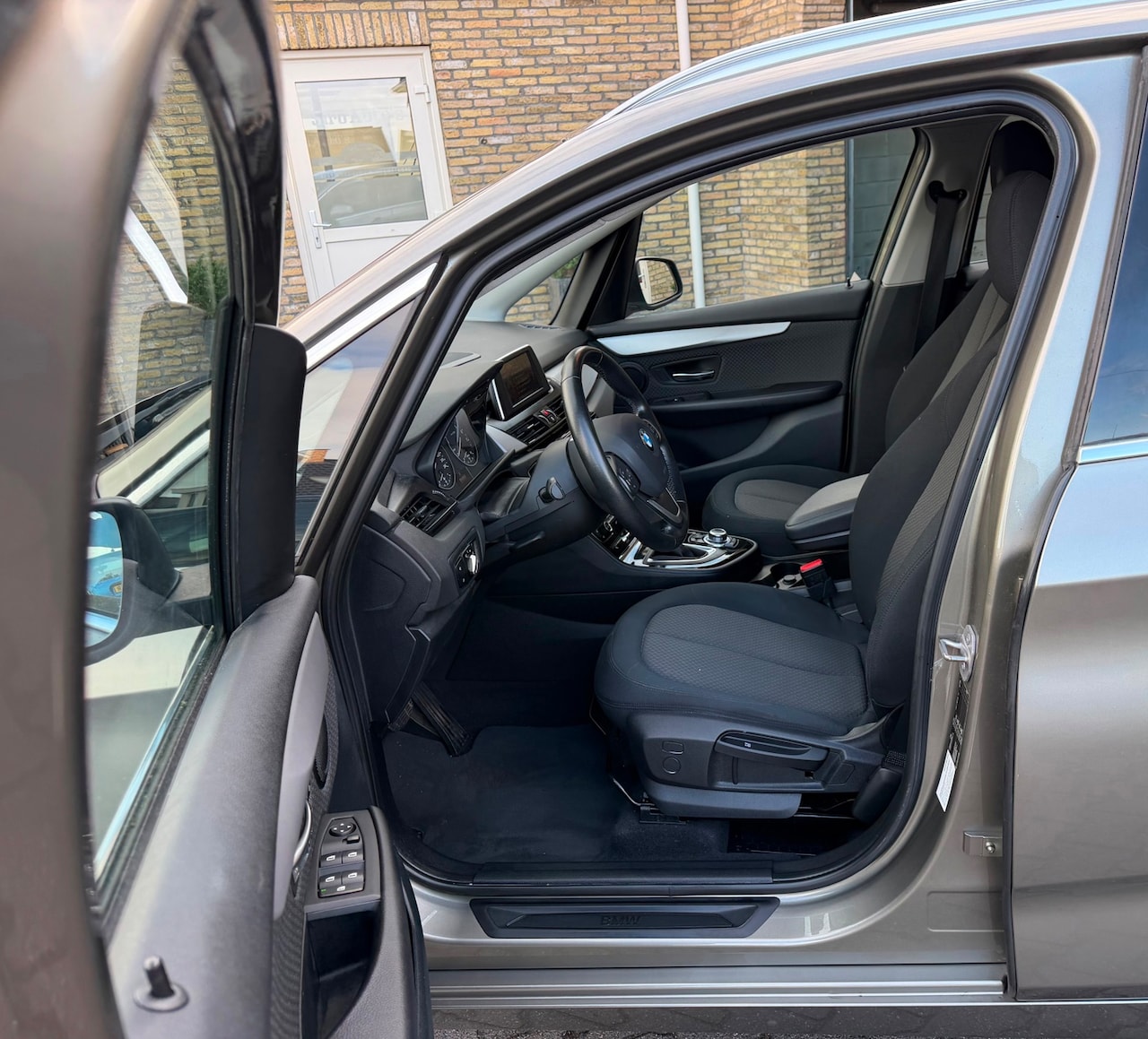 BMW 2-serie Active Tourer - 220i Essential Bj 2015 Automaat Eerste eigenaar - AutoWereld.nl