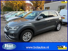 Volkswagen T-Roc - 1.5 TSI Life Business / AUTOMAAT / 1E EIGENAAR / CRUISE / NAVIGATIE / ECC / STOELVERWARMIN