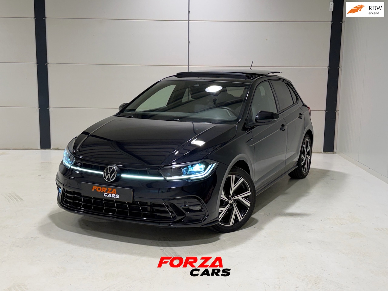 Volkswagen Polo - 1.0 TSI R-Line Business PANO | ACC | IQ | KEYLESS - AutoWereld.nl