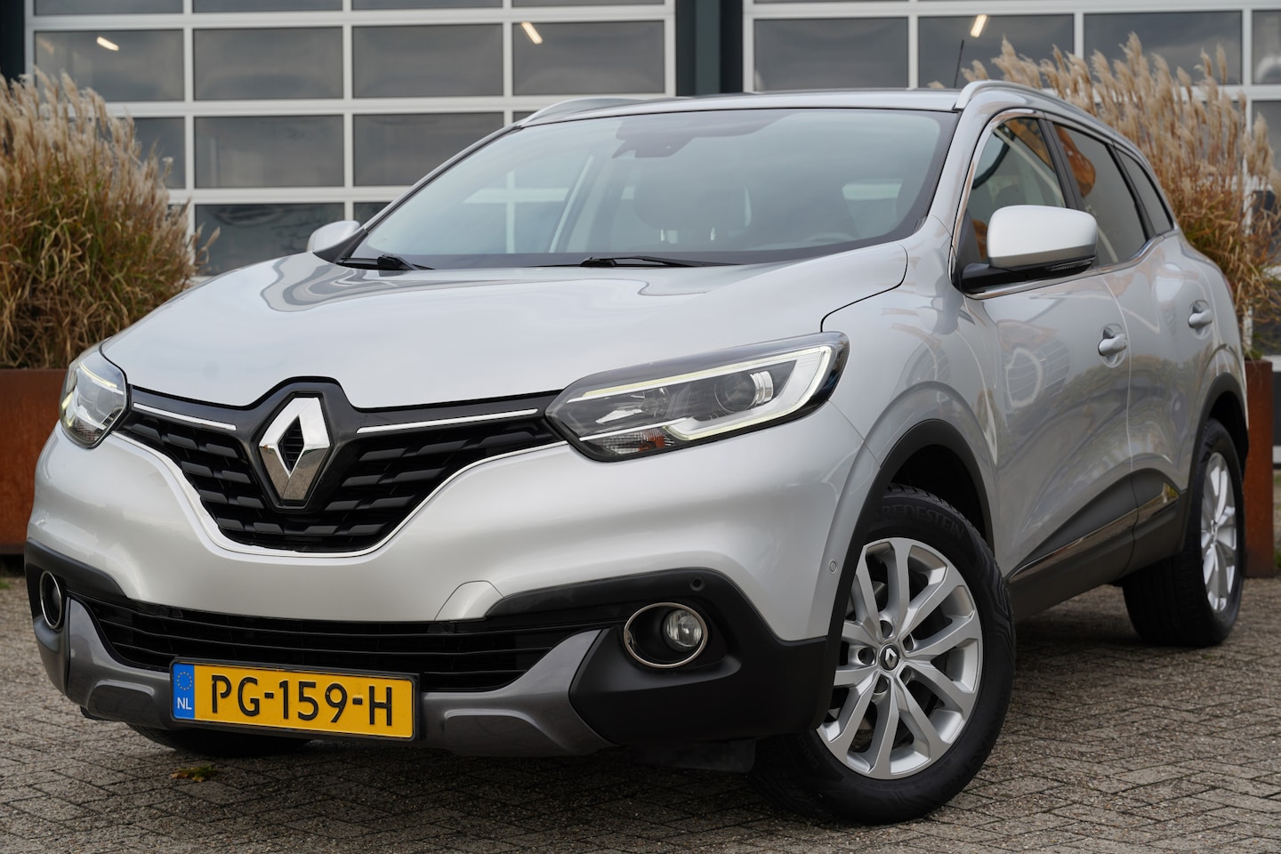 Renault Kadjar - 1.2 TCe Intens 131pk | Automaat | Apple Carplay/Android Auto | Dab | Lichtmetalen velgen 1 - AutoWereld.nl