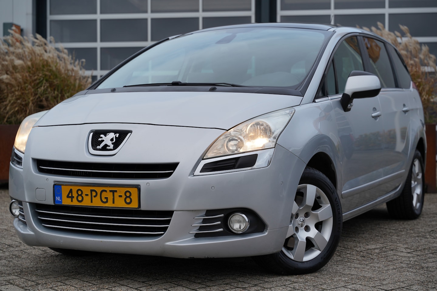 Peugeot 5008 - 1.6 BlueActive ST 156pk | 7-Persoons | Audio-navigatiesysteem | Bluetooth | Cruise control - AutoWereld.nl