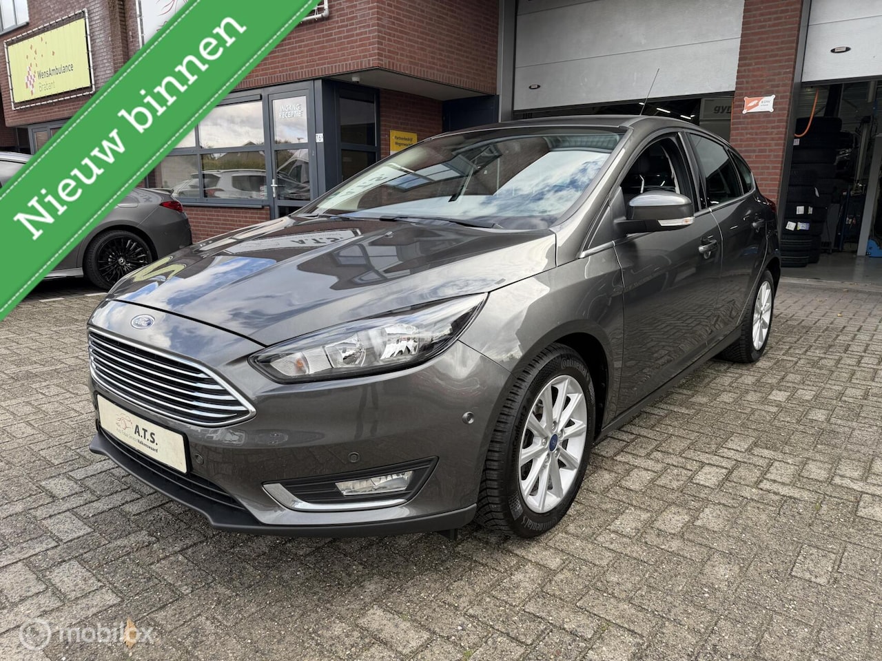 Ford Focus - 1.0 Titanium AUTOMAAT*NAVI*CRUISE*PDC*CLIMA* - AutoWereld.nl