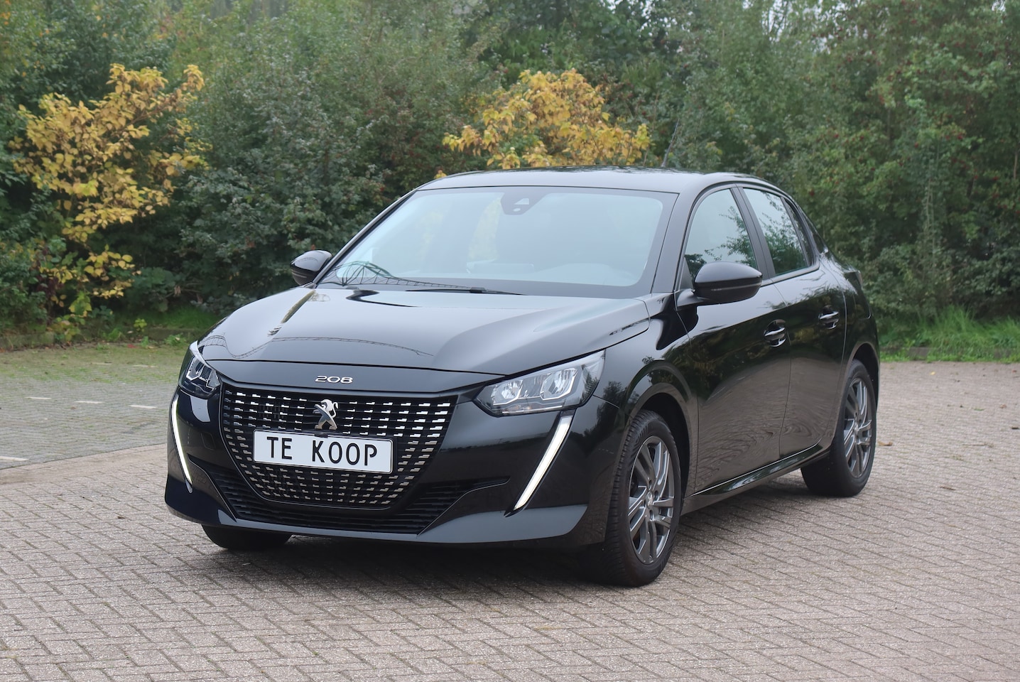 Peugeot 208 - 1.2 PureTech Allure Peugeot 208 Allure Turbo 101 pk, weinig kilometers en veel opties. - AutoWereld.nl