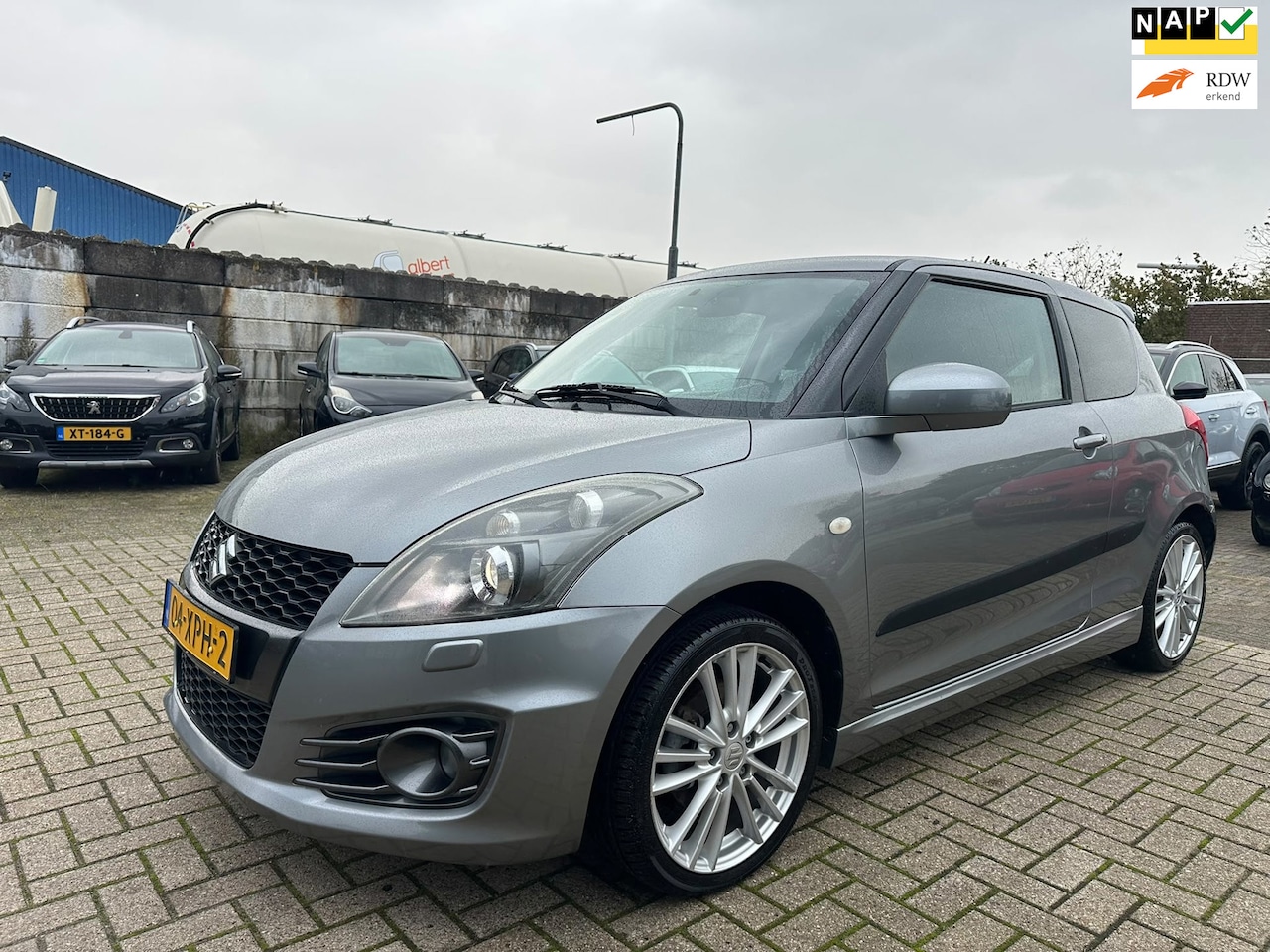 Suzuki Swift - 1.6 Sport CLIMA/ CRUISE/ LM VELGEN/ TREKHAAK! - AutoWereld.nl