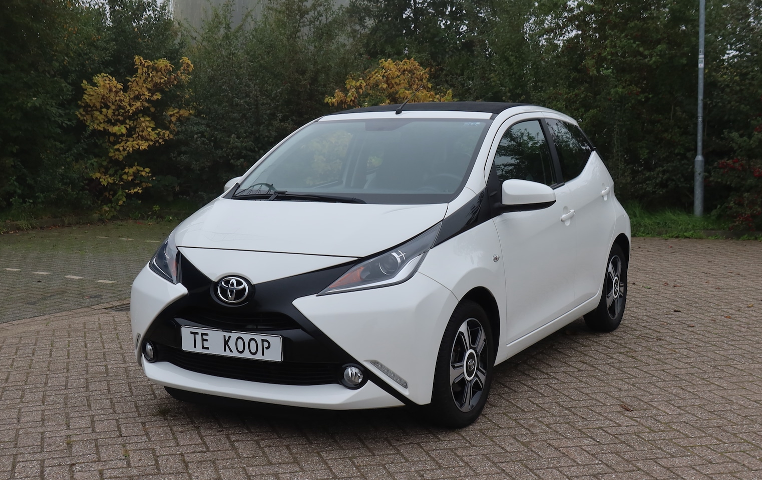 Toyota Aygo - 1.0 VVT-i x-wave 5 deurs, open dak, airco, fietsendrager - AutoWereld.nl
