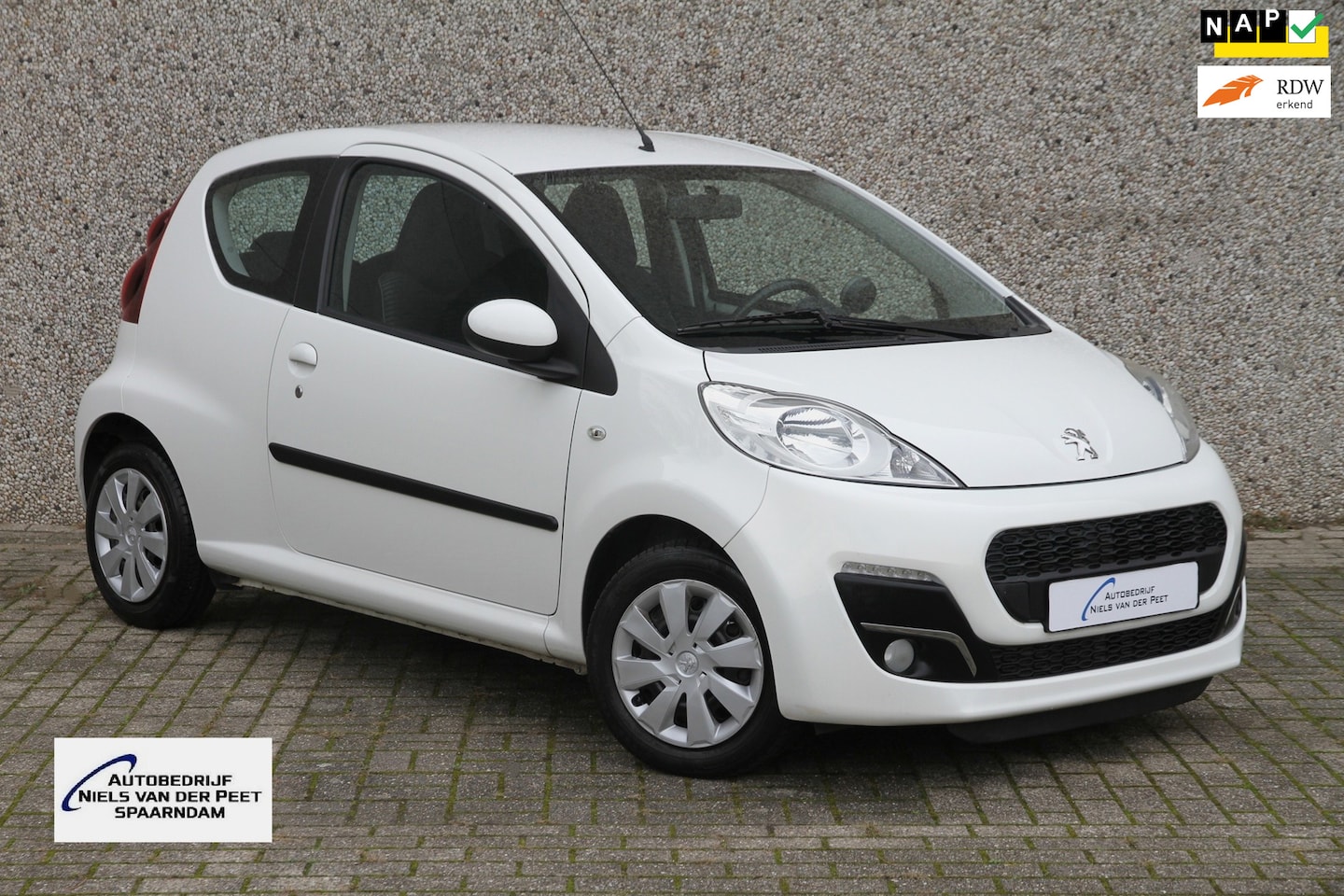 Peugeot 107 - 1.0 12V Active Premium Automaat / Airco / LED dagrijverlichting / Elektrische ramen / enz. - AutoWereld.nl