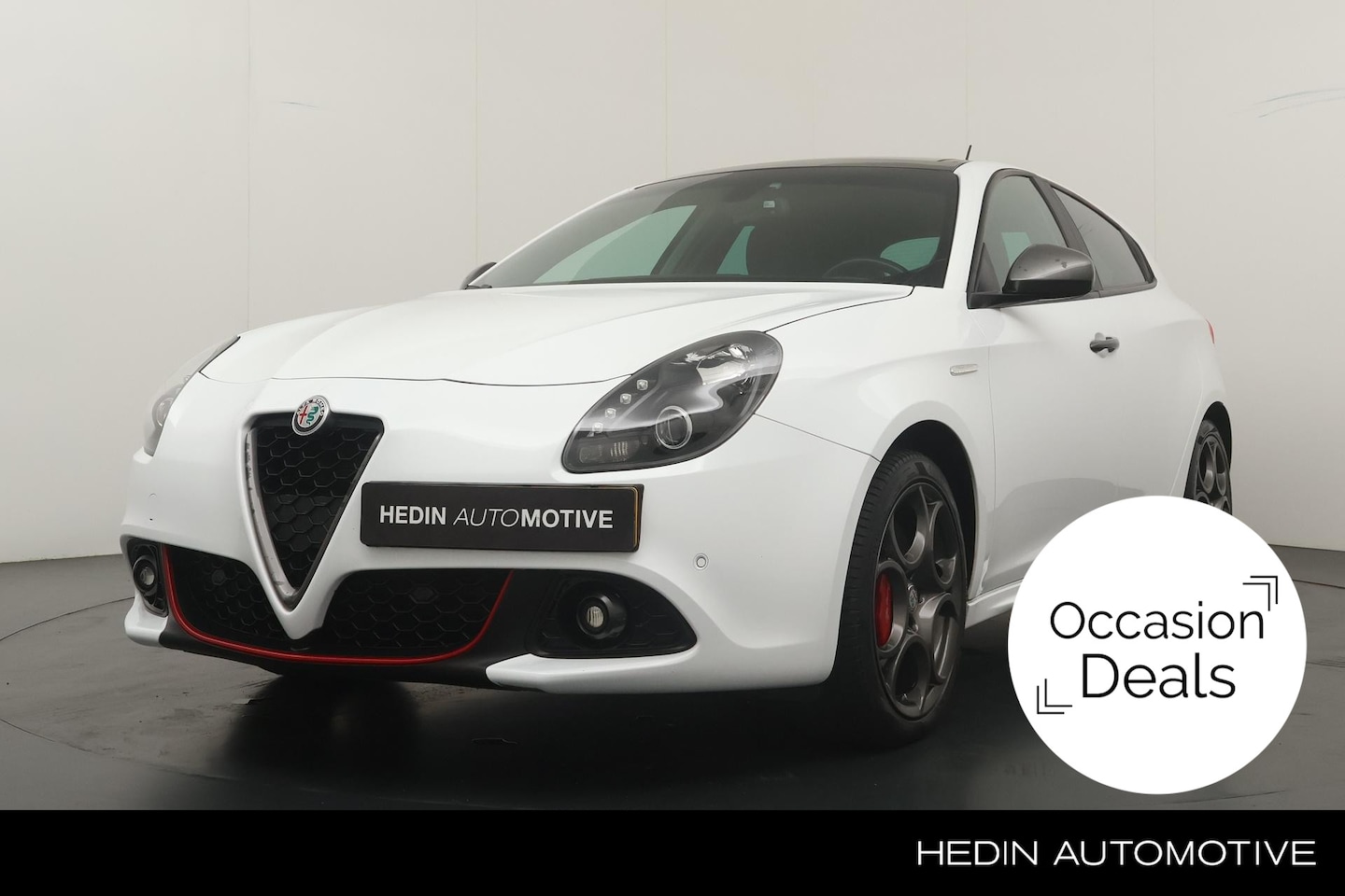 Alfa Romeo Giulietta - 1.4 170pk Turbo MultiAir Super Automaat | Trekhaak | Elektrisch Schuif/Kanteldak | Lederen - AutoWereld.nl