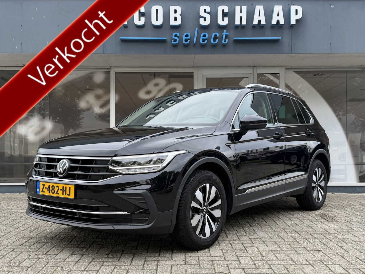 Volkswagen Tiguan - 1.5 TSI Life / Automaat / Carplay / Trekhaak (1.800 KG) / Sensoren / Camera / - AutoWereld.nl