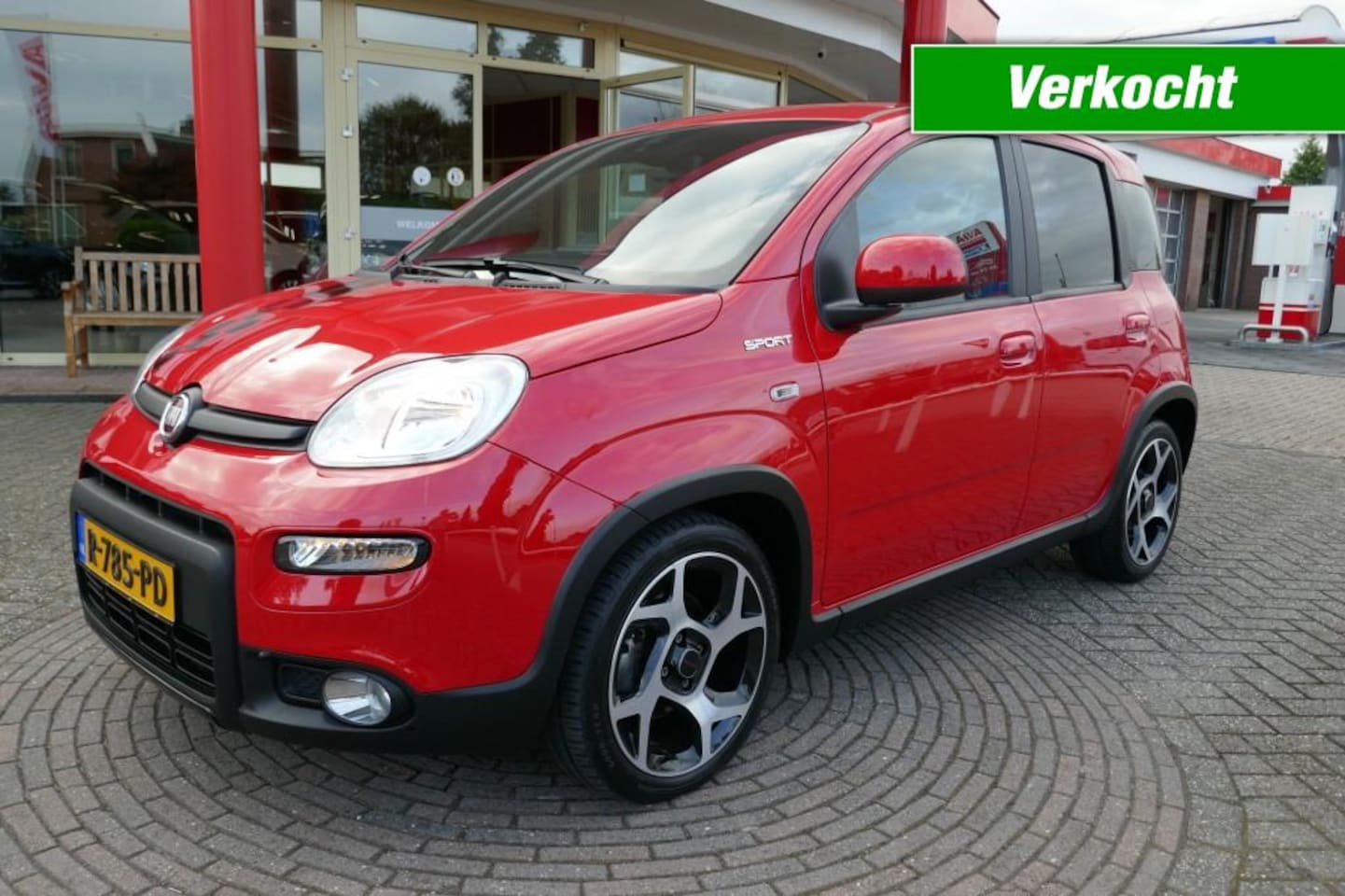 Fiat Panda - 1.0 HYBRID SPORT  WINTERPAKKET/APPLE CARPLAY/CRUISE - AutoWereld.nl