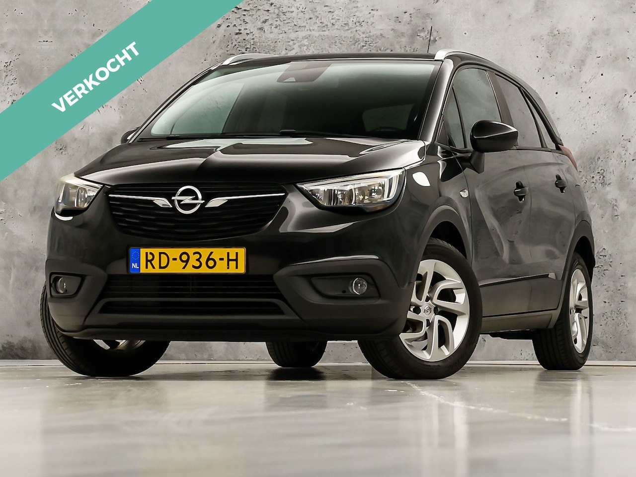 Opel Crossland - 1.2 Sport (APPLE CARPLAY, GROOT NAVI, LM VELGEN, GETINT GLAS, NAP, CRUISE, SPORTSTOELEN, P - AutoWereld.nl