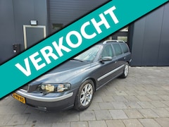 Volvo V70 - 2.5 T Geartronic Comfort Line | Trekhaak | Automaat | Cruise | Clima