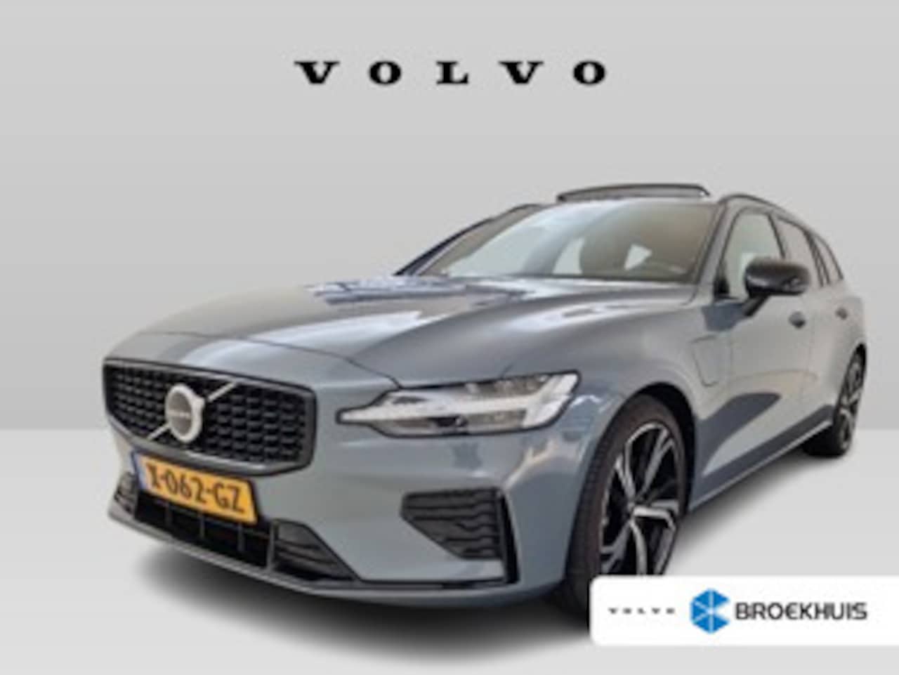 Volvo V60 - 2.0 T6 Plug-in hybrid AWD Plus Dark | Trekhaak | Panoramadak | 19" velgen | Stoelverwarmin - AutoWereld.nl