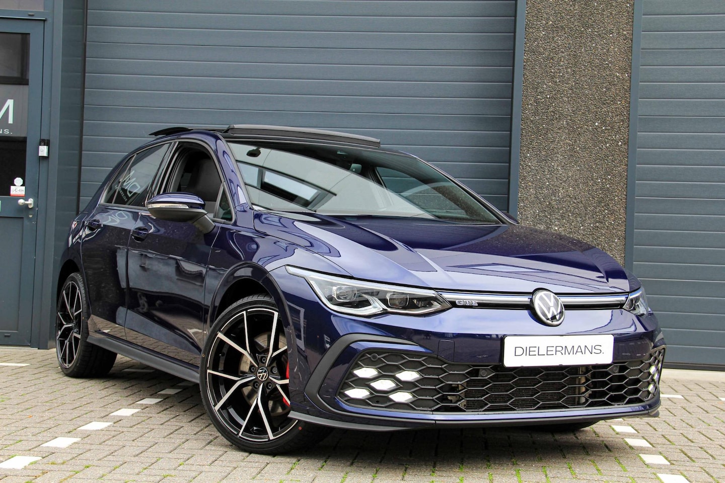 Volkswagen Golf - 1.4 eHybrid GTE Pano | IQ | Head up | Keyless entry | 19' Estoril | Full option - AutoWereld.nl