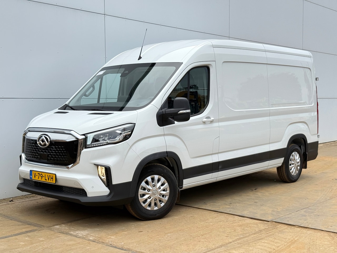 Maxus eDeliver 9 - 89kWh 204PK Nieuw! Elektrisch L3H2 355km WLTP Snelladen Adaptieve Cruise Airco LED Carplay - AutoWereld.nl