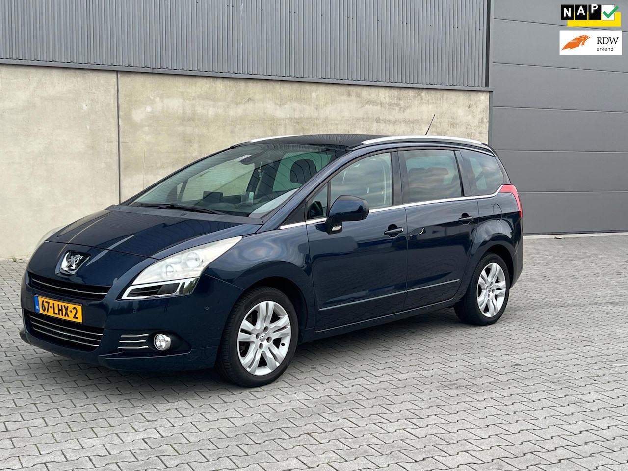 Peugeot 5008 - 1.6 THP Blue Lease Executive 7p.PANORAMA+7 PERSOONS+LEDER+XENON+HEAD UP+CRUISE+CLIMATE AIR - AutoWereld.nl