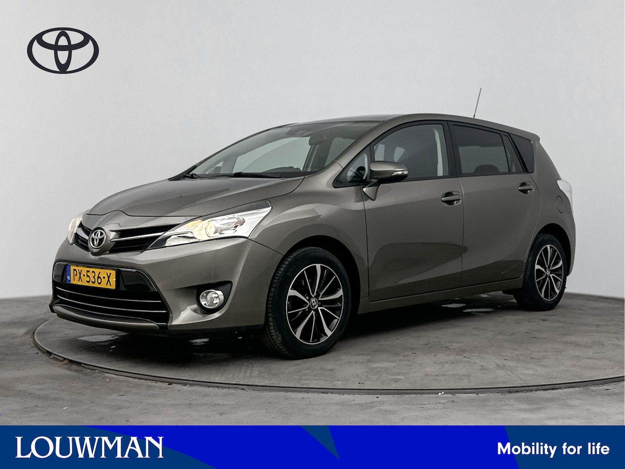 Toyota Verso - 1.8 VVT-i SkyView Edition | Panoramadak | Trekhaak - 1300KG trekgewicht | Stoelverwarming - AutoWereld.nl