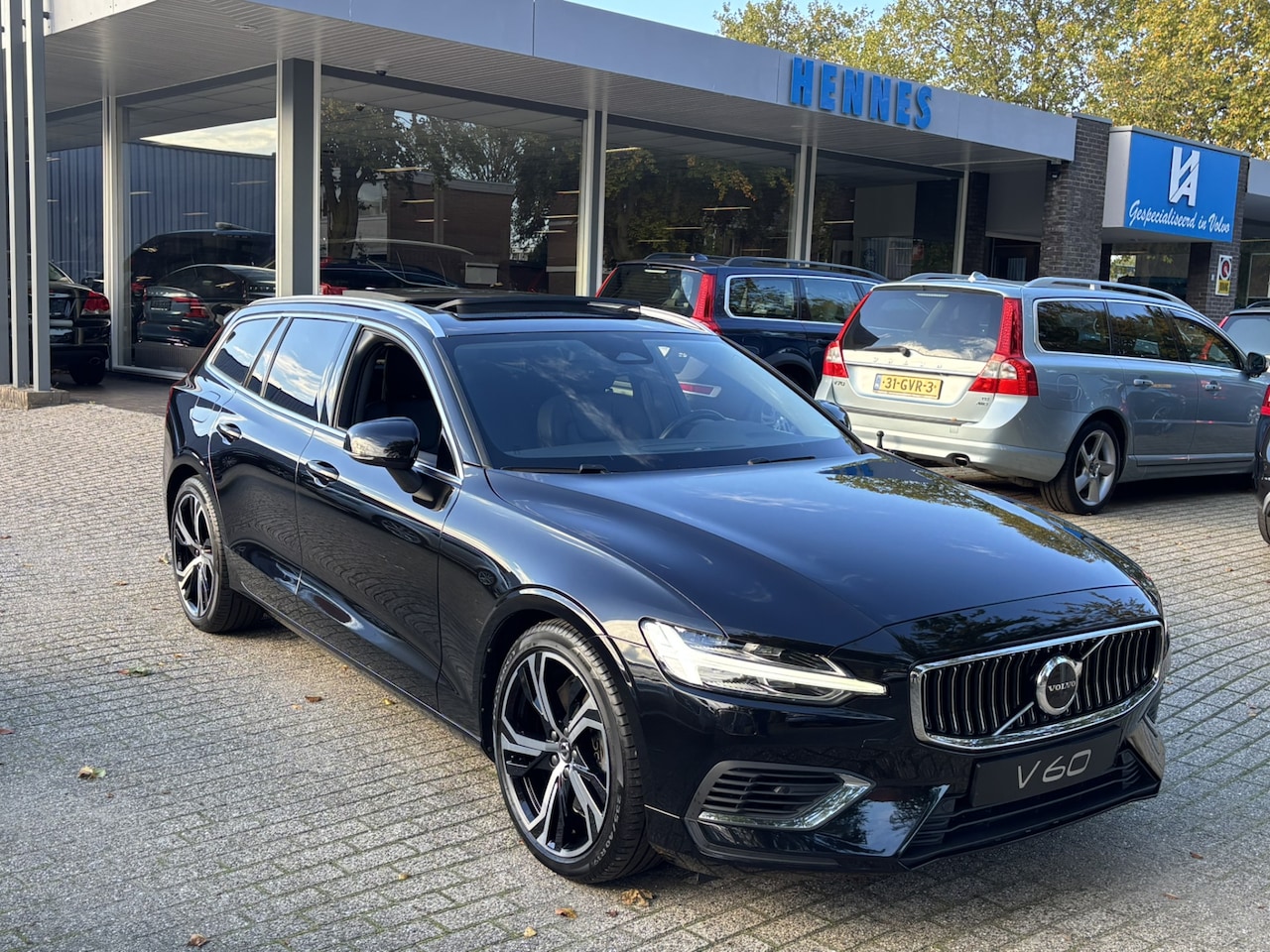 Volvo V60 - T6 Long Range AWD Plus Bright Pano Keyless Pilot Assist - AutoWereld.nl