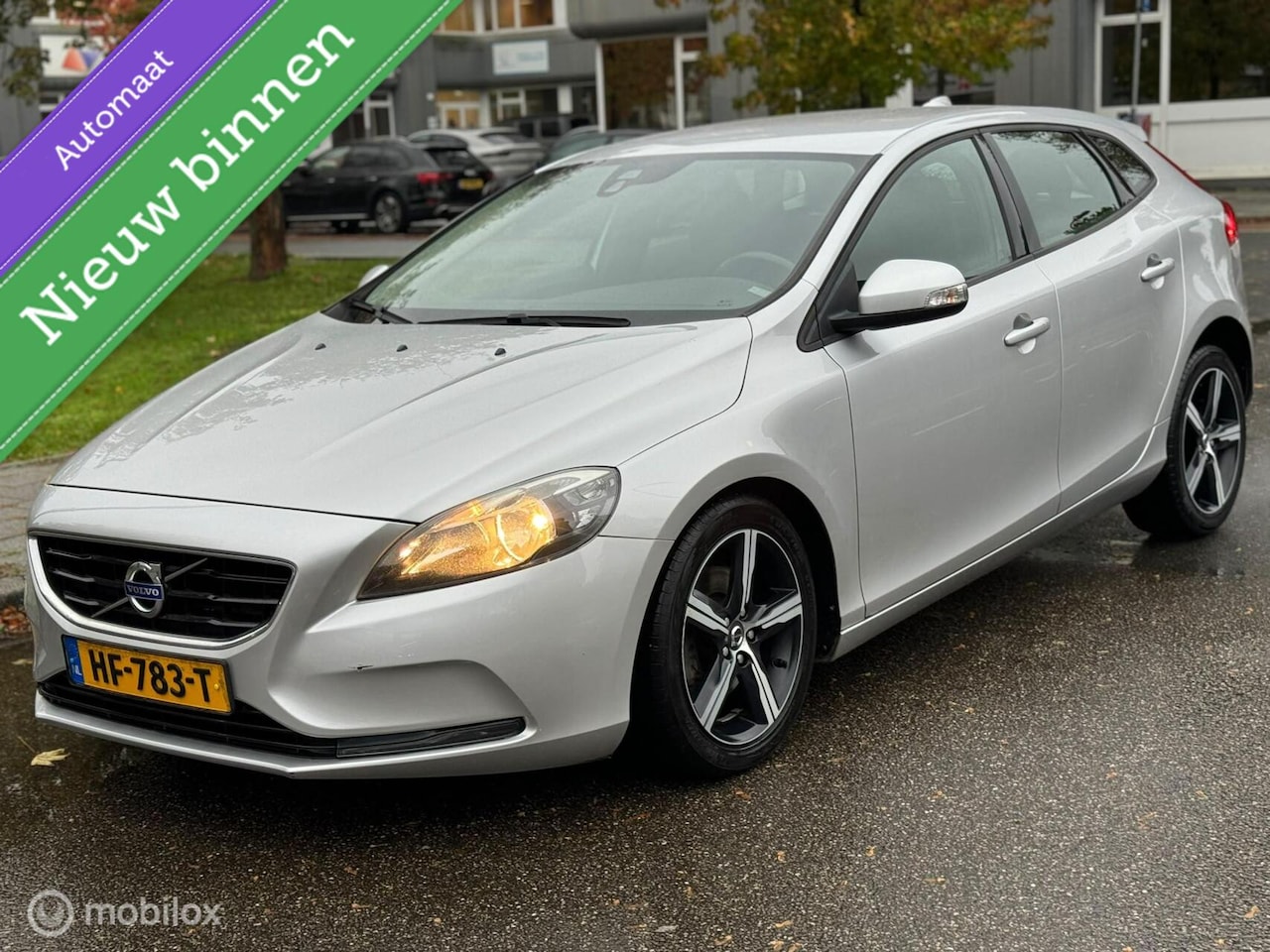 Volvo V40 - 1.6 D2 R-Design | AUTOMAAT | NAVI | APK 10-2027 - AutoWereld.nl