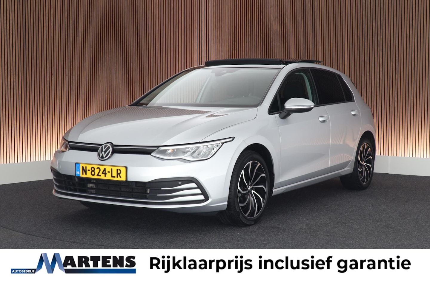 Volkswagen Golf - 1.5 eTSI 150pk DSG Life Panoramadak Navigatie Stoelverwarming Adaptive Cruise - AutoWereld.nl