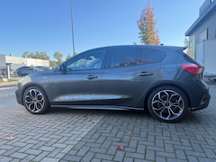 Ford Focus - 1.0 125 pk ST-line X panoramadak, winterpakket, 19 inch lm, trekhaak, CarPlay, adp. koplam