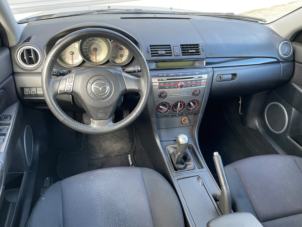 Mazda 3 - 1.6 S-VT Touring | NAP | Nw Apk | Airco | Trekhaak | - AutoWereld.nl