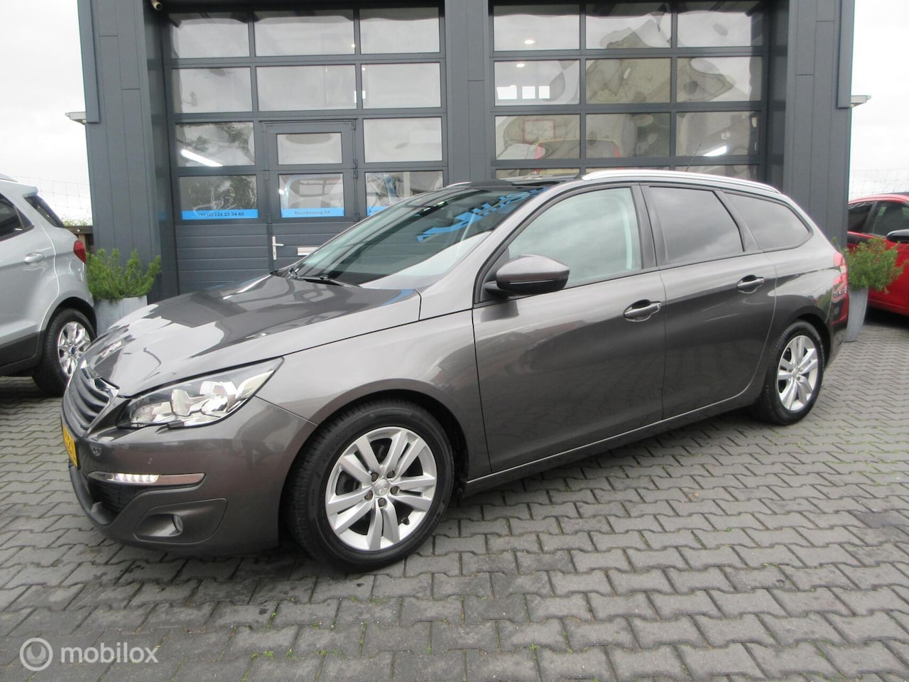 Peugeot 308 SW - 1.2 PureTech Blue Lease Pack 157dkm Org Ned Trekhaak Panodak - AutoWereld.nl