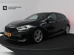 BMW 1-serie - 118i Executive Edition (CAMERA, SFEERVERLICHTING, NAVIGATIE CARPLAY, DIGITALE COCKPIT)