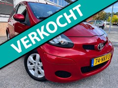 Toyota Aygo - 1.0-12V Aspiration Red AIRCO CV AUTOMAAT