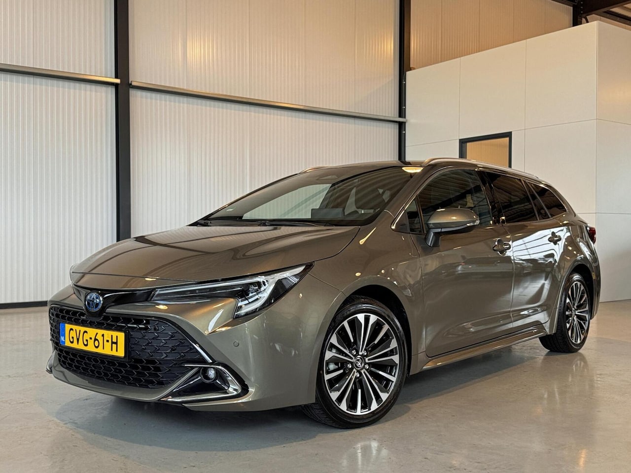 Toyota Corolla Touring Sports - Hybrid 140 Business Plus|Stoelverw.|Navi|Carplay|Trekhaak| - AutoWereld.nl