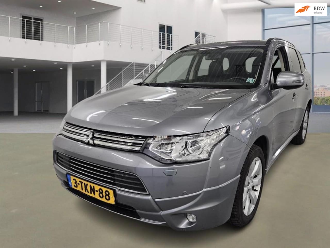 Mitsubishi Outlander - 2.0 PHEV Instyle / AUTO RIJDT GOED - AutoWereld.nl