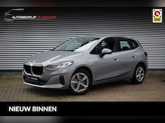 BMW 2-serie Active Tourer - 230e xDrive // 100% SoH | 1e eigenaar, dealer onderh. | Camera | Sfeerverlichting | Navi.