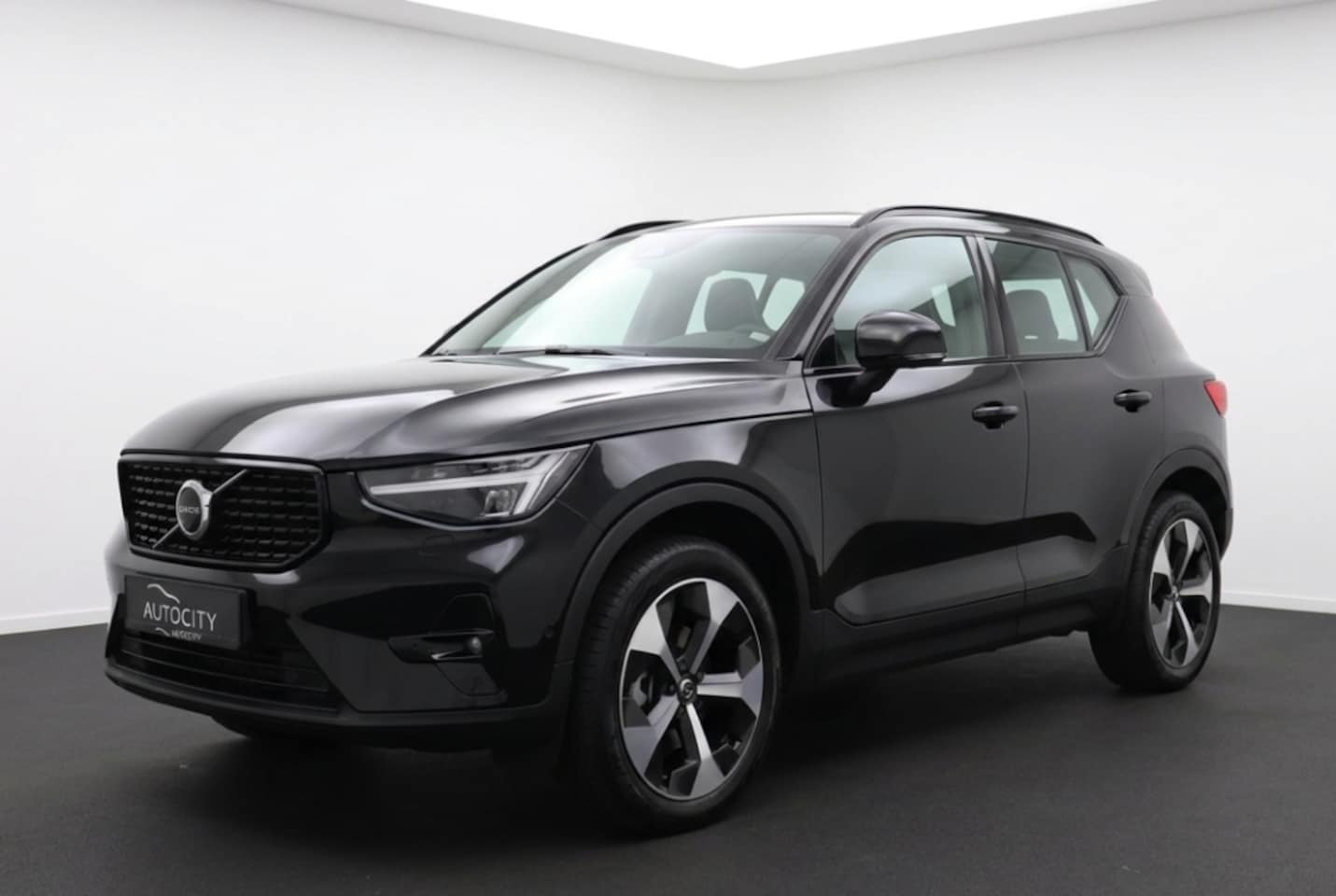 Volvo XC40 - 2.0 B4 MHEV Plus Dark 197PK | Harman Kardon | 360° Camera | Leder | Winterpakket - AutoWereld.nl