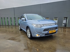 Mitsubishi Outlander - 2.0 PHEV instyle NW Batterij/NAP/PANO/vol opties/zeer goede staat