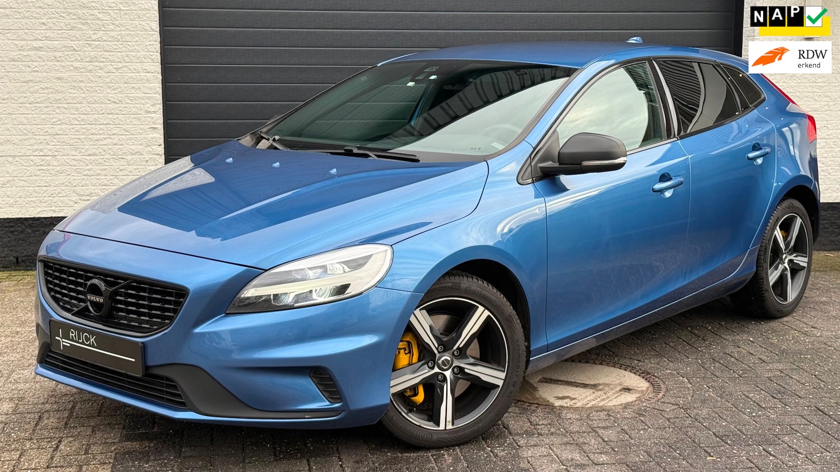Volvo V40 - 2.0 T4 R-Design | 190 PK | Automaat | 2 Eig | NL Auto | NAP | Navigatie| Stoelverwarming - AutoWereld.nl
