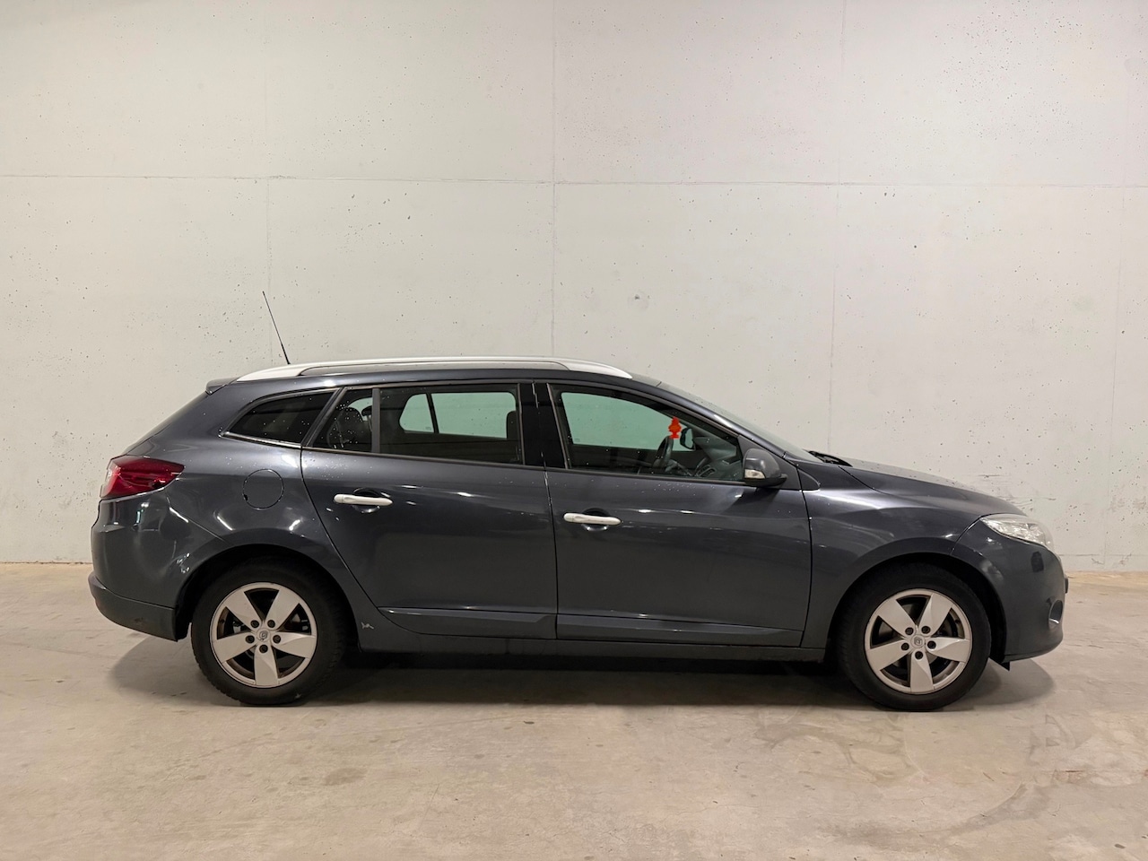 Renault Mégane Estate - 1.5 dCi Dynamique Automaat Leer Navi Clima Cruise - AutoWereld.nl