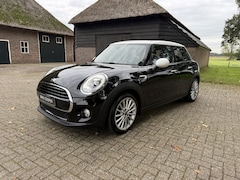 MINI 5-Deurs - 1.5 Cooper Chili. Navi, Leer, LED, 17". Lage km stand