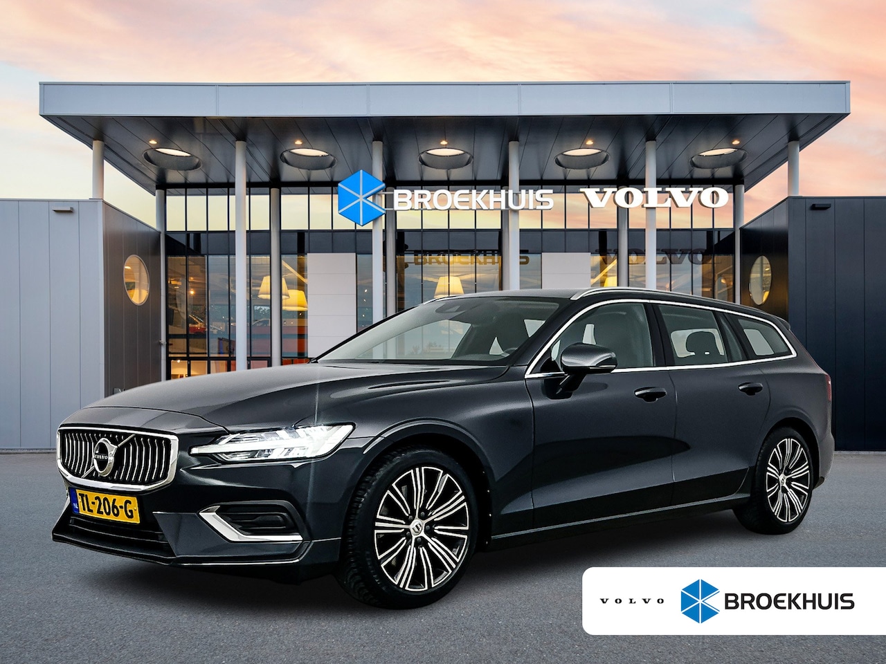Volvo V60 - T6 AWD Inscription | 18" | Trekhaak | BLIS | Keyless | Parkeercamera | Stoel/Stuur/Achterb - AutoWereld.nl